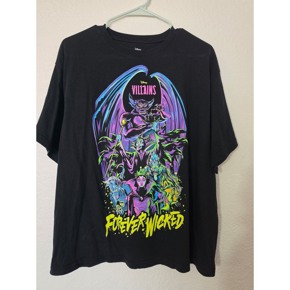 Disney Villains Forever Wicked Graphic T-Shirt, size M